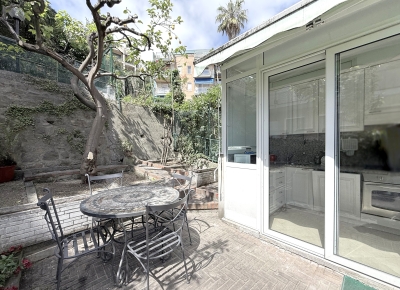Appartement avec terrasse et vue mer dans un environnement calme et résidentiel