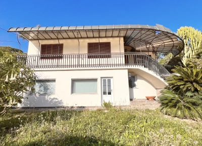 Maison, composée de 2 appartements indépendants, sur la première colline de Sanremo