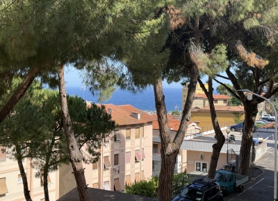 Appartement de trois pièces avec balcon et vue partielle sur la mer dans le quartier Baragallo