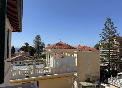 Appartement de deux pièces entièrement rénové à seulement 50 mètres de la mer