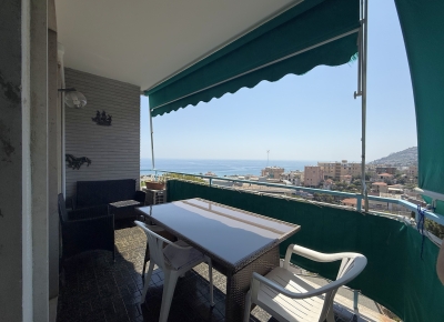 Appartement lumineux avec terrasse à quelques minutes à pied de la mer