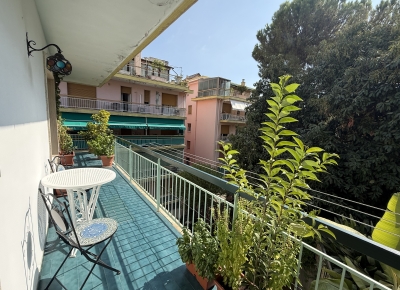 Appartement lumineux de quatre pièces à quelques mètres de la place du marché