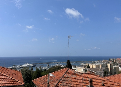 Deux pièces près du port de Sanremo