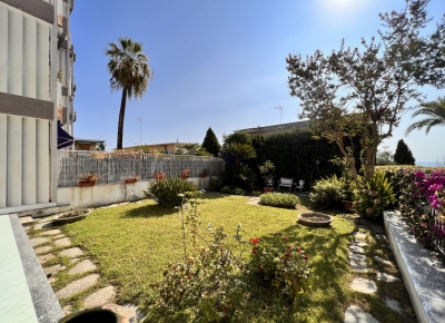 Appartement ensoleillé derrière la promenade de l'Impératrice avec terrasses et jardin